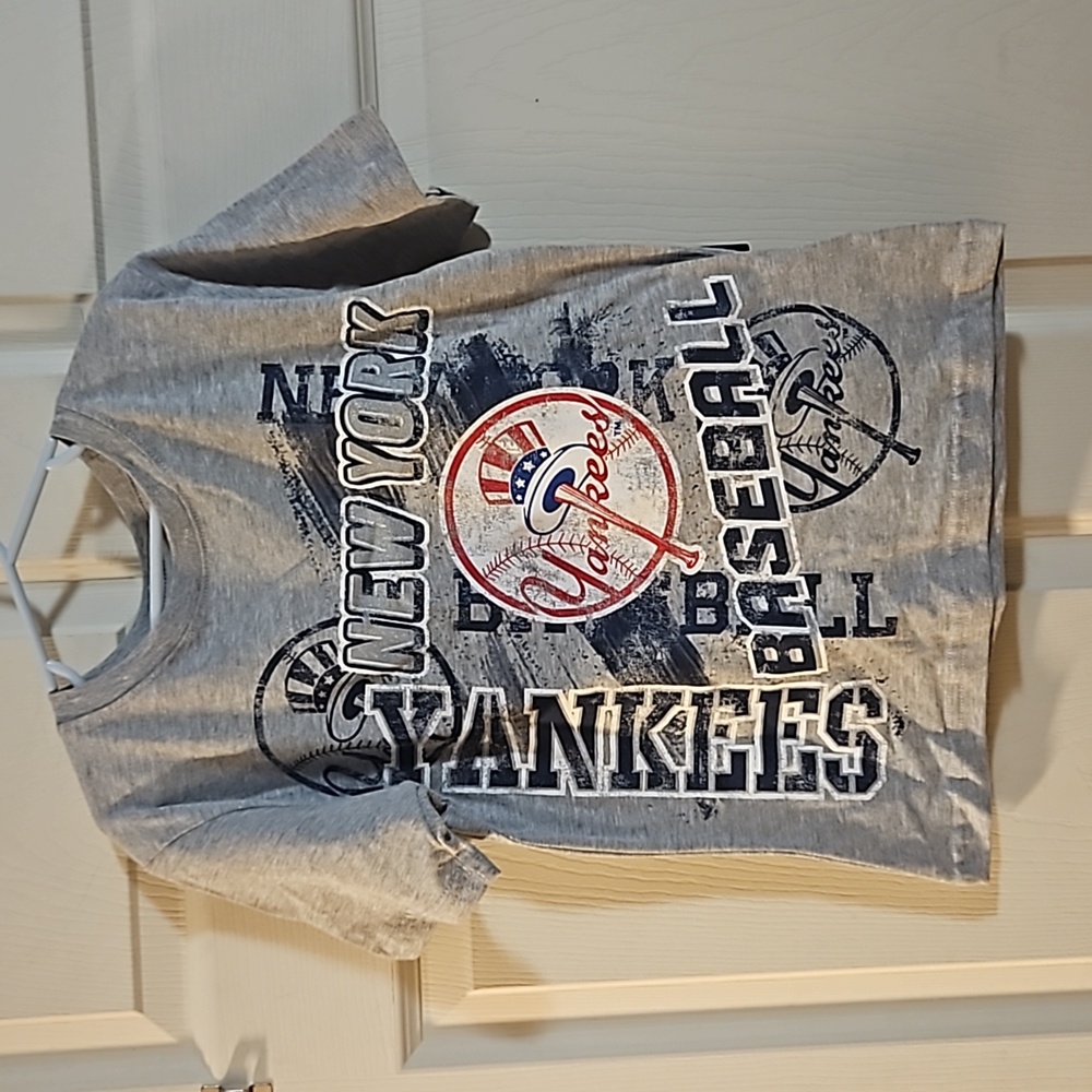 MLB GENUINE MERCHANDISE NEW YORK YANKEES TEE: GRAY: NEW WITH TAGS: XS (4/5)